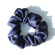 Premium Scrunchie aus Maulbeerseide - Navy - Vivari Livings